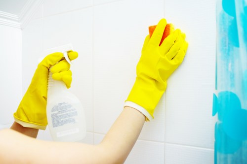 Using baking soda to deodorize a mattress naturally